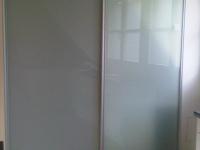 Schiebetüren aus Milchglas